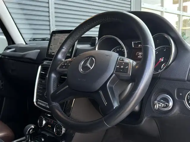 メルセデス・ベンツ ゲレンデヴァーゲン Ｇ３５０ｄ 茨城県 2018(平30)年 5.4万km ポーラホワイト 後期型　/ラグジュアリーＰKG　/ＳＲ　/harman/kardon　/茶革　/全席シートヒーター　/Ｍ付パワーシート　/８インチナビ　/１２セグ　/ＣａｒＰｌａｙ　/ＢＴ　/ＵＳＢ　/ＡＣＣ　/ＢＳＡ　/Ｂカメラ　/パークトロニック　/ＥＴＣ　/禁煙車