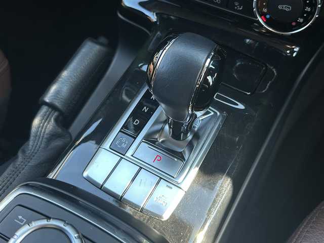 メルセデス・ベンツ ゲレンデヴァーゲン Ｇ３５０ｄ 茨城県 2018(平30)年 5.4万km ポーラホワイト 後期型　/ラグジュアリーＰKG　/ＳＲ　/harman/kardon　/茶革　/全席シートヒーター　/Ｍ付パワーシート　/８インチナビ　/１２セグ　/ＣａｒＰｌａｙ　/ＢＴ　/ＵＳＢ　/ＡＣＣ　/ＢＳＡ　/Ｂカメラ　/パークトロニック　/ＥＴＣ　/禁煙車