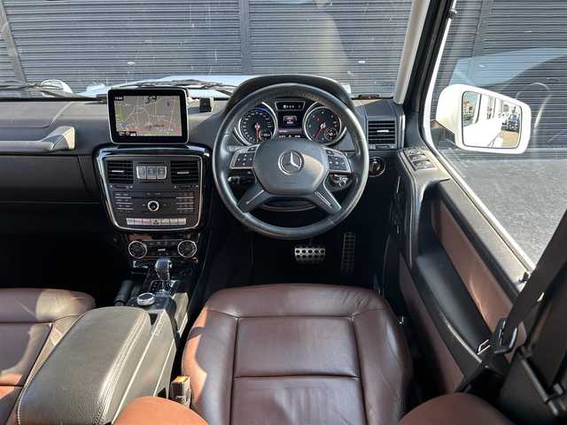 メルセデス・ベンツ ゲレンデヴァーゲン Ｇ３５０ｄ 茨城県 2018(平30)年 5.4万km ポーラホワイト 後期型　/ラグジュアリーＰKG　/ＳＲ　/harman/kardon　/茶革　/全席シートヒーター　/Ｍ付パワーシート　/８インチナビ　/１２セグ　/ＣａｒＰｌａｙ　/ＢＴ　/ＵＳＢ　/ＡＣＣ　/ＢＳＡ　/Ｂカメラ　/パークトロニック　/ＥＴＣ　/禁煙車