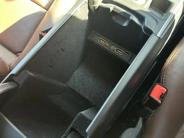 メルセデス・ベンツ ゲレンデヴァーゲン Ｇ３５０ｄ 茨城県 2018(平30)年 5.4万km ポーラホワイト 後期型　/ラグジュアリーＰKG　/ＳＲ　/harman/kardon　/茶革　/全席シートヒーター　/Ｍ付パワーシート　/８インチナビ　/１２セグ　/ＣａｒＰｌａｙ　/ＢＴ　/ＵＳＢ　/ＡＣＣ　/ＢＳＡ　/Ｂカメラ　/パークトロニック　/ＥＴＣ　/禁煙車