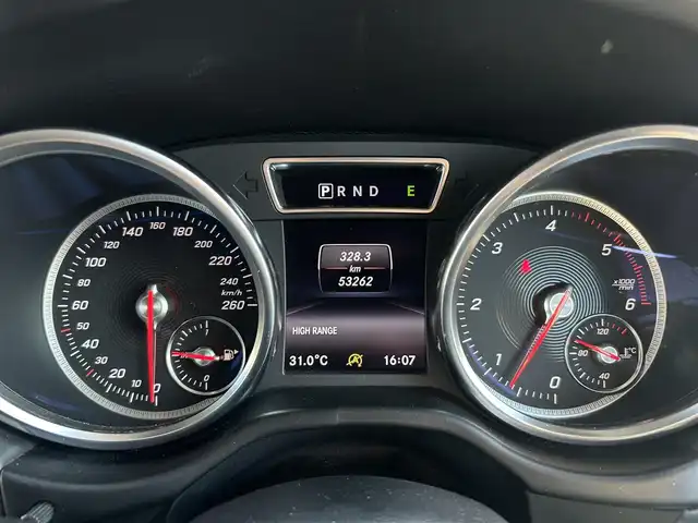 メルセデス・ベンツ ゲレンデヴァーゲン Ｇ３５０ｄ 茨城県 2018(平30)年 5.4万km ポーラホワイト 後期型　/ラグジュアリーＰKG　/ＳＲ　/harman/kardon　/茶革　/全席シートヒーター　/Ｍ付パワーシート　/８インチナビ　/１２セグ　/ＣａｒＰｌａｙ　/ＢＴ　/ＵＳＢ　/ＡＣＣ　/ＢＳＡ　/Ｂカメラ　/パークトロニック　/ＥＴＣ　/禁煙車