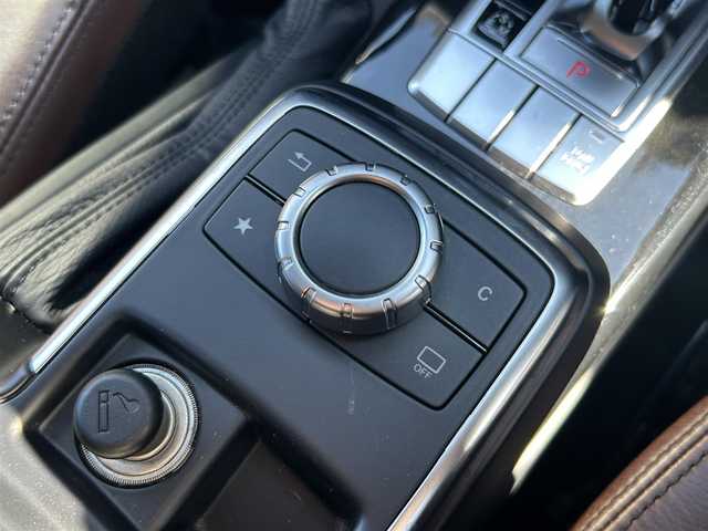 メルセデス・ベンツ ゲレンデヴァーゲン Ｇ３５０ｄ 茨城県 2018(平30)年 5.4万km ポーラホワイト 後期型　/ラグジュアリーＰKG　/ＳＲ　/harman/kardon　/茶革　/全席シートヒーター　/Ｍ付パワーシート　/８インチナビ　/１２セグ　/ＣａｒＰｌａｙ　/ＢＴ　/ＵＳＢ　/ＡＣＣ　/ＢＳＡ　/Ｂカメラ　/パークトロニック　/ＥＴＣ　/禁煙車