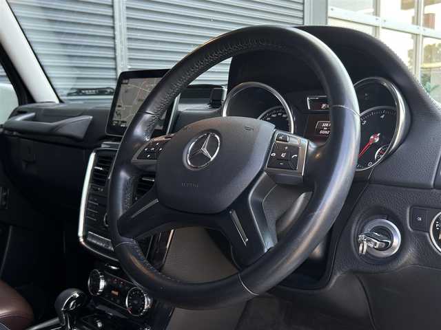 メルセデス・ベンツ ゲレンデヴァーゲン Ｇ３５０ｄ 茨城県 2018(平30)年 5.4万km ポーラホワイト 後期型　/ラグジュアリーＰKG　/ＳＲ　/harman/kardon　/茶革　/全席シートヒーター　/Ｍ付パワーシート　/８インチナビ　/１２セグ　/ＣａｒＰｌａｙ　/ＢＴ　/ＵＳＢ　/ＡＣＣ　/ＢＳＡ　/Ｂカメラ　/パークトロニック　/ＥＴＣ　/禁煙車