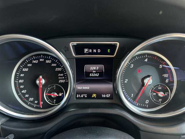 メルセデス・ベンツ ゲレンデヴァーゲン Ｇ３５０ｄ 茨城県 2018(平30)年 5.4万km ポーラホワイト 後期型　/ラグジュアリーＰKG　/ＳＲ　/harman/kardon　/茶革　/全席シートヒーター　/Ｍ付パワーシート　/８インチナビ　/１２セグ　/ＣａｒＰｌａｙ　/ＢＴ　/ＵＳＢ　/ＡＣＣ　/ＢＳＡ　/Ｂカメラ　/パークトロニック　/ＥＴＣ　/禁煙車