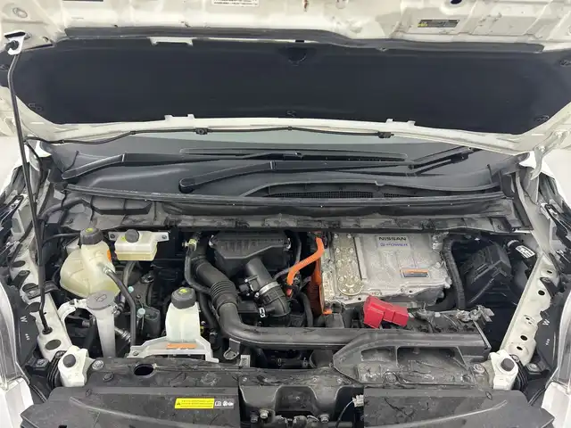 日産 セレナ e－パワー ハイウェイスター V 愛知県 2020(令2)年 6.7万km ブリリアントホワイトパール 純正ＳＤナビ　/（フルセグTV/Ｂｌｕｅｔｏｏｔｈ/ＣＤ/ＤＶＤ/Blu-ray）/全方位カメラ　/プロパイロット/衝突軽減ブレーキ/レーンキープアシスト/ブラインドスポットモニター/オートハイビーム/ドライブレコーダー　/ビルトインＥＴＣ　/デジタルインナーミラー　/両側パワースライドドア/LEDヘッドライト/フォグランプ/オートライト/スマートキー/スペアキー有/純正アルミホイール
