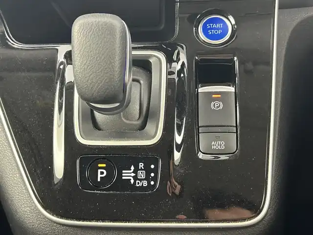 日産 セレナ e－パワー ハイウェイスター V 愛知県 2020(令2)年 6.7万km ブリリアントホワイトパール 純正ＳＤナビ　/（フルセグTV/Ｂｌｕｅｔｏｏｔｈ/ＣＤ/ＤＶＤ/Blu-ray）/全方位カメラ　/プロパイロット/衝突軽減ブレーキ/レーンキープアシスト/ブラインドスポットモニター/オートハイビーム/ドライブレコーダー　/ビルトインＥＴＣ　/デジタルインナーミラー　/両側パワースライドドア/LEDヘッドライト/フォグランプ/オートライト/スマートキー/スペアキー有/純正アルミホイール