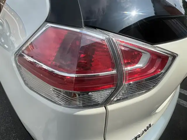 日産 エクストレイル 20X エマージェンシーブレーキ 秋田県 2016(平28)年 7.3万km ブリリアントホワイトパール ４WD/純正ナビ/ワンセグ/全方位カメラ/電動格納ミラー/電動リアゲート/純正フロアマット/アイドリングストップ/プッシュスタート/ダウンヒルアシストコントロール/LEDヘッドライト/オートライト/コーナーセンサー/クルーズコントロール（追従なし）/ルーフレール/ルーフキャリア/衝突軽減システム/ETC/ミラーヒーター/ステアリングスイッチ/オートエアコン/横滑り防止装置/保証書付整備手帳/取扱説明書/記録簿
