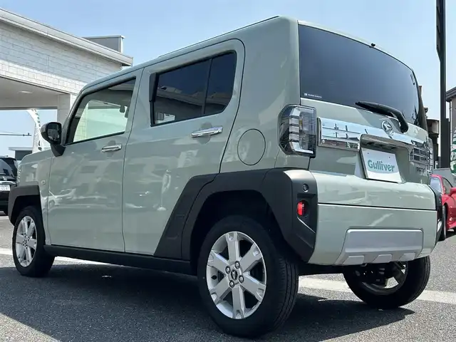ダイハツ タフト G クロムベンチャー 岡山県 2023(令5)年 2.2万km セラミックグリーンM 登録時走行距離21928キロ/9インチスマホ連携ディスプレイオーディオ/AM/FM/Bluetooth/Apple CarPlay/TV/スマートアシストIII/・衝突回避支援ブレーキ/・車線逸脱警報機能/・オートハイビーム/コーナーセンサー/バックカメラ/アイドリングストップ/ガラスルーフ/シートヒーター（D＋N）/ブレーキホールド/LEDヘッドライト/前ドライブレコーダー/スマートキー/プッシュスタート/ETC