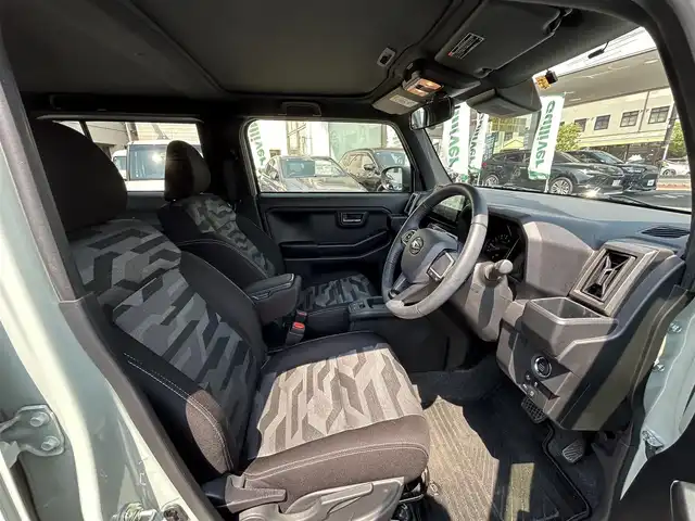 ダイハツ タフト G クロムベンチャー 岡山県 2023(令5)年 2.2万km セラミックグリーンM 登録時走行距離21928キロ/9インチスマホ連携ディスプレイオーディオ/AM/FM/Bluetooth/Apple CarPlay/TV/スマートアシストIII/・衝突回避支援ブレーキ/・車線逸脱警報機能/・オートハイビーム/コーナーセンサー/バックカメラ/アイドリングストップ/ガラスルーフ/シートヒーター（D＋N）/ブレーキホールド/LEDヘッドライト/前ドライブレコーダー/スマートキー/プッシュスタート/ETC