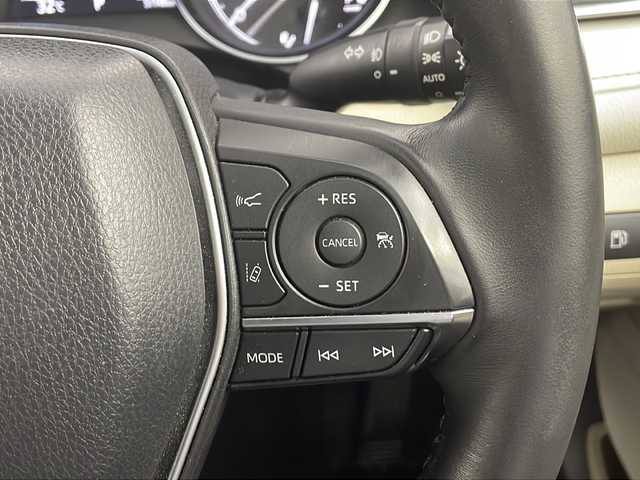 トヨタ カムリ G レザーパッケージ 福岡県 2017(平29)年 5.8万km シルバー ワンオーナー/純正8インチナビ/(フルセグTV/AM/FM/CD/DVD/BT)/バックカメラ/ビルトインETC2.0/シートヒーター/レーダークルーズコントロール/衝突軽減ブレーキ/レーンキープアシスト/クリアランスソナー/オートマチックハイビーム/レーンキープアシスト/パワーバックドア/USB入力端子/純正１８インチAW/純正フロアマット