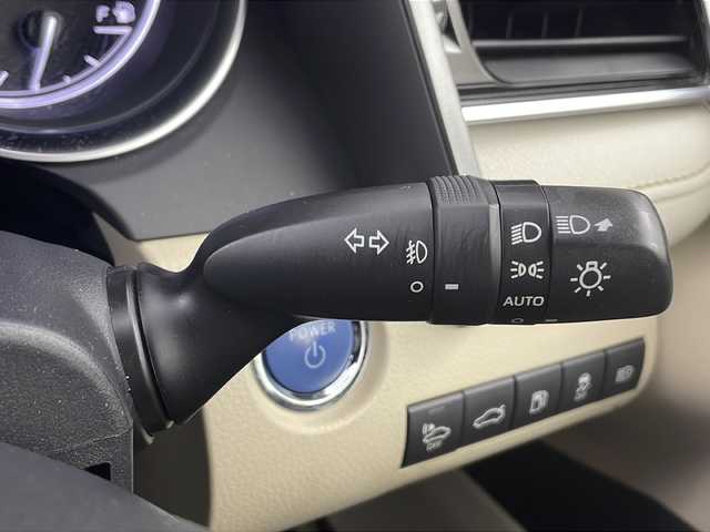 トヨタ カムリ G レザーパッケージ 福岡県 2017(平29)年 5.8万km シルバー ワンオーナー/純正8インチナビ/(フルセグTV/AM/FM/CD/DVD/BT)/バックカメラ/ビルトインETC2.0/シートヒーター/レーダークルーズコントロール/衝突軽減ブレーキ/レーンキープアシスト/クリアランスソナー/オートマチックハイビーム/レーンキープアシスト/パワーバックドア/USB入力端子/純正１８インチAW/純正フロアマット