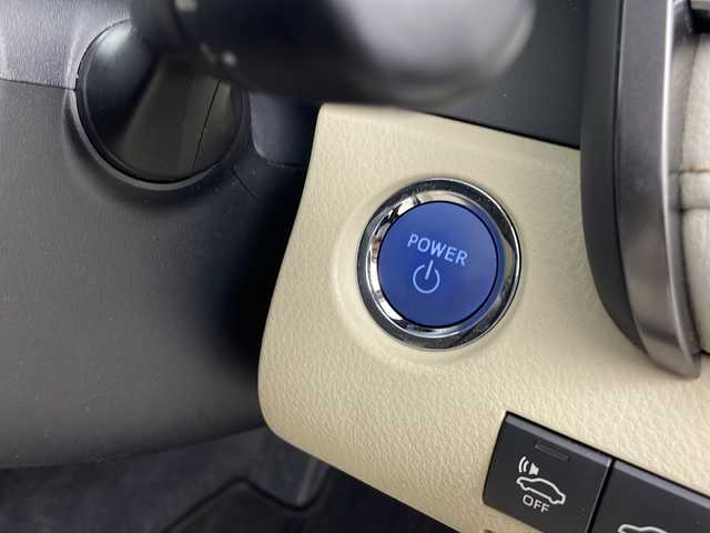 トヨタ カムリ G レザーパッケージ 福岡県 2017(平29)年 5.8万km シルバー ワンオーナー/純正8インチナビ/(フルセグTV/AM/FM/CD/DVD/BT)/バックカメラ/ビルトインETC2.0/シートヒーター/レーダークルーズコントロール/衝突軽減ブレーキ/レーンキープアシスト/クリアランスソナー/オートマチックハイビーム/レーンキープアシスト/パワーバックドア/USB入力端子/純正１８インチAW/純正フロアマット