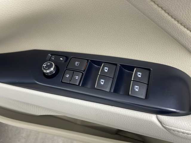 トヨタ カムリ G レザーパッケージ 福岡県 2017(平29)年 5.8万km シルバー ワンオーナー/純正8インチナビ/(フルセグTV/AM/FM/CD/DVD/BT)/バックカメラ/ビルトインETC2.0/シートヒーター/レーダークルーズコントロール/衝突軽減ブレーキ/レーンキープアシスト/クリアランスソナー/オートマチックハイビーム/レーンキープアシスト/パワーバックドア/USB入力端子/純正１８インチAW/純正フロアマット