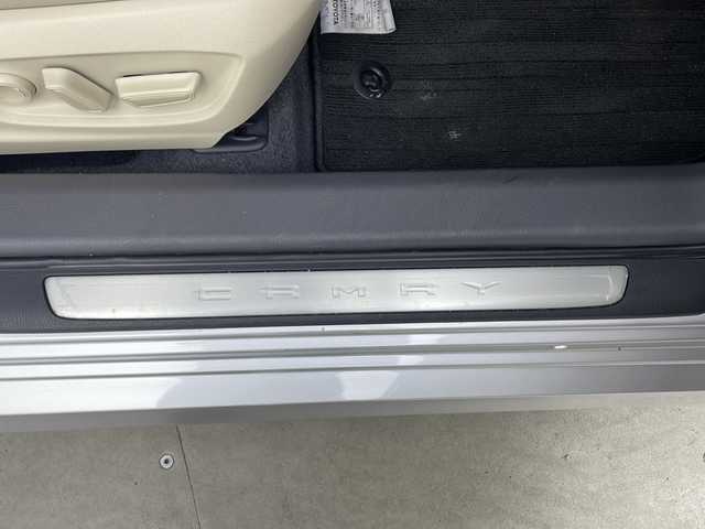 トヨタ カムリ G レザーパッケージ 福岡県 2017(平29)年 5.8万km シルバー ワンオーナー/純正8インチナビ/(フルセグTV/AM/FM/CD/DVD/BT)/バックカメラ/ビルトインETC2.0/シートヒーター/レーダークルーズコントロール/衝突軽減ブレーキ/レーンキープアシスト/クリアランスソナー/オートマチックハイビーム/レーンキープアシスト/パワーバックドア/USB入力端子/純正１８インチAW/純正フロアマット