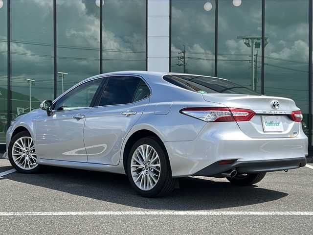 トヨタ カムリ G レザーパッケージ 福岡県 2017(平29)年 5.8万km シルバー ワンオーナー/純正8インチナビ/(フルセグTV/AM/FM/CD/DVD/BT)/バックカメラ/ビルトインETC2.0/シートヒーター/レーダークルーズコントロール/衝突軽減ブレーキ/レーンキープアシスト/クリアランスソナー/オートマチックハイビーム/レーンキープアシスト/パワーバックドア/USB入力端子/純正１８インチAW/純正フロアマット