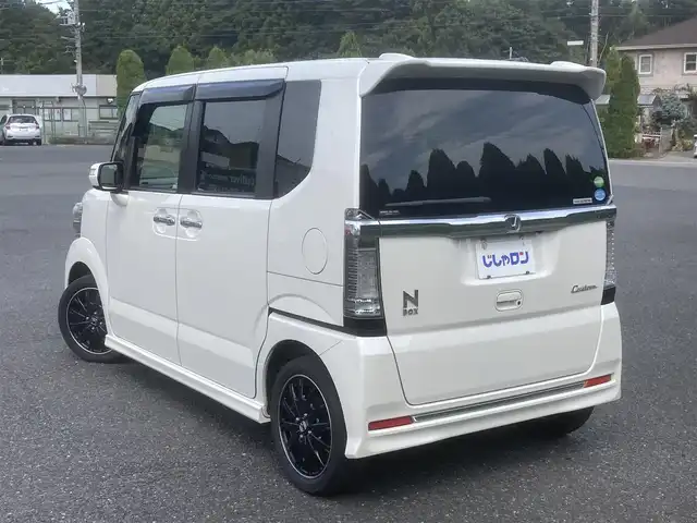 ホンダ Ｎ ＢＯＸ カスタム ターボ SSブラックSパッケージ 埼玉県 2017(平29)年 11.7万km プレミアムホワイトパールⅡ (株)IDOMが運営する【じしゃロン鳩ヶ谷店】の自社ローン専用車両になりますこちらは現金またはオートローンご利用時の価格です。自社ローンご希望の方は別途その旨お申付け下さい/ターボ車/社外メモリーナビ(品番:MDV-L404)/社外ワンセグTV/アイドリングストップ/クルーズコントロール/パドルシフト/革巻ステアリング/プッシュスタート/両側パワースライドドア/ETC/前方ドライブレコーダー/純正15インチAW/衝突被害軽減システム/ハーフレザーシート/前席シートヒーター/スマートキー/スペアキー1本/ウインカーミラー/フォグランプ