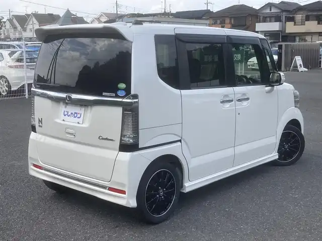 ホンダ Ｎ ＢＯＸ カスタム ターボ SSブラックSパッケージ 埼玉県 2017(平29)年 11.7万km プレミアムホワイトパールⅡ (株)IDOMが運営する【じしゃロン鳩ヶ谷店】の自社ローン専用車両になりますこちらは現金またはオートローンご利用時の価格です。自社ローンご希望の方は別途その旨お申付け下さい/ターボ車/社外メモリーナビ(品番:MDV-L404)/社外ワンセグTV/アイドリングストップ/クルーズコントロール/パドルシフト/革巻ステアリング/プッシュスタート/両側パワースライドドア/ETC/前方ドライブレコーダー/純正15インチAW/衝突被害軽減システム/ハーフレザーシート/前席シートヒーター/スマートキー/スペアキー1本/ウインカーミラー/フォグランプ