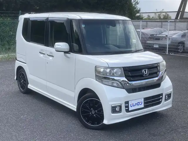 ホンダ Ｎ ＢＯＸ カスタム ターボ SSブラックSパッケージ 埼玉県 2017(平29)年 11.7万km プレミアムホワイトパールⅡ (株)IDOMが運営する【じしゃロン鳩ヶ谷店】の自社ローン専用車両になりますこちらは現金またはオートローンご利用時の価格です。自社ローンご希望の方は別途その旨お申付け下さい/ターボ車/社外メモリーナビ(品番:MDV-L404)/社外ワンセグTV/アイドリングストップ/クルーズコントロール/パドルシフト/革巻ステアリング/プッシュスタート/両側パワースライドドア/ETC/前方ドライブレコーダー/純正15インチAW/衝突被害軽減システム/ハーフレザーシート/前席シートヒーター/スマートキー/スペアキー1本/ウインカーミラー/フォグランプ