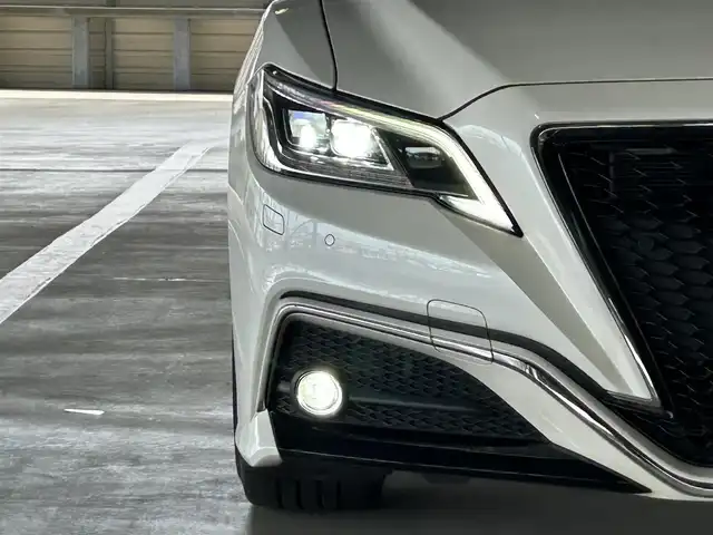 トヨタ クラウン ハイブリッド RS 静岡県 2019(平31)年 2.8万km ホワイトパールクリスタルシャイン ２２０系/トヨタセーフティセンス/純正8型ディスプレイ/ナビ/フルセグＴＶ/ＥＴＣ２．０/バックカメラ/スーパーライブサウンドシステム/三眼ＬＥＤヘッドライト/シーケンシャル/プッシュスタート/ＡＨＢ/ＬＴＡ/レーダークルーズ/純正１８ＡＷ/純正フロアマット/サイドカーテンエアバッグ/シートヒーター/前席パワーシート