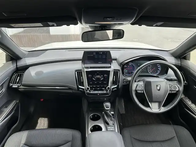トヨタ クラウン ハイブリッド RS 静岡県 2019(平31)年 2.8万km ホワイトパールクリスタルシャイン ２２０系/トヨタセーフティセンス/純正8型ディスプレイ/ナビ/フルセグＴＶ/ＥＴＣ２．０/バックカメラ/スーパーライブサウンドシステム/三眼ＬＥＤヘッドライト/シーケンシャル/プッシュスタート/ＡＨＢ/ＬＴＡ/レーダークルーズ/純正１８ＡＷ/純正フロアマット/サイドカーテンエアバッグ/シートヒーター/前席パワーシート