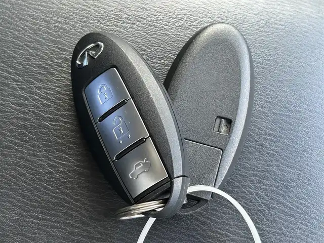 日産 フーガ 250GT 佐賀県 2015(平27)年 8.4万km スーパーブラック /エマージェンシーブレーキ//BCI後退時衝突防止支援システム//DCA:インテリジェントペダル//LDP:車線逸脱防止支援システム//BSI:後側方車両衝突防止支援システム//LDW：車線逸脱警報//BSW：後側方車両検知警報//追従型クルーズコントロール//純正MOPナビ//アラウンドビューカメラー//フルセグTV/DVD/CD/MSV//Bluetooth/USB//ブラックレザーシート//D・N席パワーシート//D席メモリー機能付き//シートヒーター//ベンチレーション//助手席オットマン//スマートキー//スペアキー//取扱説明書//新車保証書