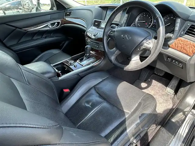 日産 フーガ 250GT 佐賀県 2015(平27)年 8.4万km スーパーブラック /エマージェンシーブレーキ//BCI後退時衝突防止支援システム//DCA:インテリジェントペダル//LDP:車線逸脱防止支援システム//BSI:後側方車両衝突防止支援システム//LDW：車線逸脱警報//BSW：後側方車両検知警報//追従型クルーズコントロール//純正MOPナビ//アラウンドビューカメラー//フルセグTV/DVD/CD/MSV//Bluetooth/USB//ブラックレザーシート//D・N席パワーシート//D席メモリー機能付き//シートヒーター//ベンチレーション//助手席オットマン//スマートキー//スペアキー//取扱説明書//新車保証書
