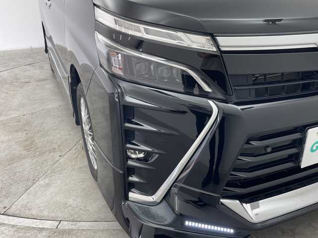 トヨタ ヴォクシー ハイブリッド ZS 煌Ⅲ 群馬県 2020(令2)年 5.9万km ブラック ＴＲＤフルエアロ　アルパイン１１型ナビ　ＨＤＭＩ　フルセグ　バックカメラ　両側電動スライドドア　シートヒーター　衝突被害軽減ブレーキ　クルーズコントロール　前後ドラレコ　ＥＴＣ　ＬＥＤ　スマートキー