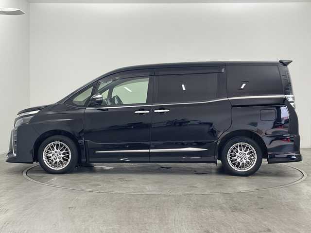 トヨタ ヴォクシー ハイブリッド ZS 煌Ⅲ 群馬県 2020(令2)年 5.9万km ブラック ＴＲＤフルエアロ　アルパイン１１型ナビ　ＨＤＭＩ　フルセグ　バックカメラ　両側電動スライドドア　シートヒーター　衝突被害軽減ブレーキ　クルーズコントロール　前後ドラレコ　ＥＴＣ　ＬＥＤ　スマートキー