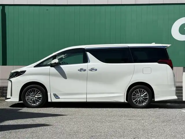トヨタ アルファードハイブリット SR Cパッケージ 千葉県 2022(令4)年 6万km ホワイトパールクリスタルシャイン 純正10.5インチメモリーナビ/JBLプレミアムサウンド/フルセグTV/CD/DVD/BT/USB/HDMI/TRDフルエアロ/パノラミックビューモニター/フリップダウンモニター/レーダークルーズコントロール/パワーバックドア/両側パワースライドドア/黒革シート/1列目2列目パワーシート/D/N席シートヒーター/エアシート/パーキングアシスト/デジタルインナーミラー/ステアリングヒーター/ブラインドスポットモニター/トヨタセーフティセンス