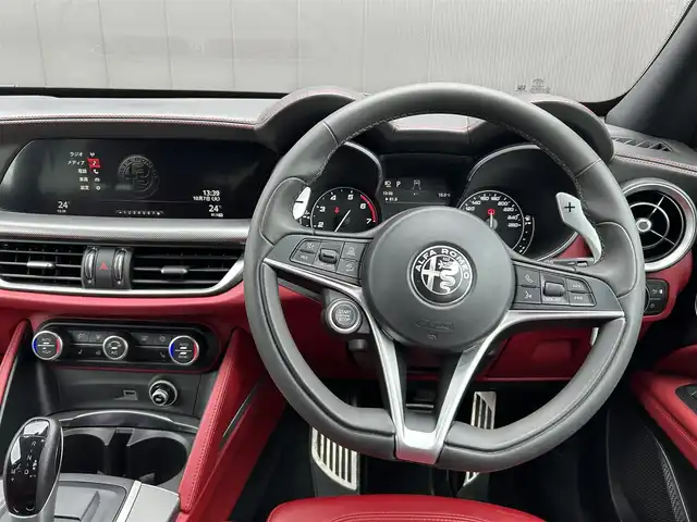 アルファロメオ ステルヴィオ 2.0ターボ Q4 スポーツパッケージ 道東・釧路十勝 2018(平30)年 4.7万km 黒Ⅱ ４WD/純正8.8型ディスプレイオーディオ/ BT/USB/AUX/Apple CarPlay/Android Auto/バックカメラ/ETC/社外ドライブレコーダー/アダプティブクルーズコントロール/レーンキーピングアシスト/アクティブブラインドスポットアシスト/トラフィックジャムアシスト/スポーツレザーシート/フロントシートヒーティング/フロントパワーシート/ステアリングヒーター/キセノンヘッドライト/オートハイビーム/純正19インチAW/純正フロアマット