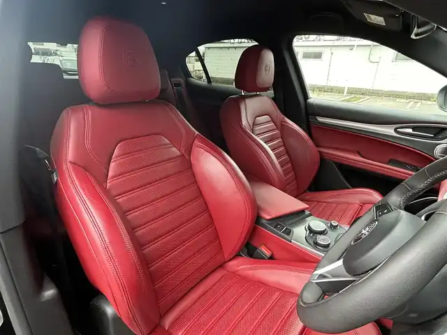 アルファロメオ ステルヴィオ 2.0ターボ Q4 スポーツパッケージ 道東・釧路十勝 2018(平30)年 4.7万km 黒Ⅱ ４WD/純正8.8型ディスプレイオーディオ/ BT/USB/AUX/Apple CarPlay/Android Auto/バックカメラ/ETC/社外ドライブレコーダー/アダプティブクルーズコントロール/レーンキーピングアシスト/アクティブブラインドスポットアシスト/トラフィックジャムアシスト/スポーツレザーシート/フロントシートヒーティング/フロントパワーシート/ステアリングヒーター/キセノンヘッドライト/オートハイビーム/純正19インチAW/純正フロアマット