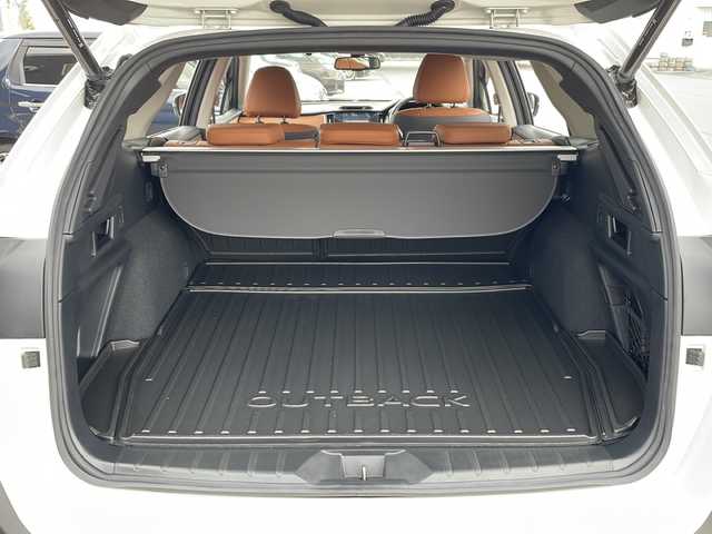 スバル アウトバック リミテッドEX 道北・旭川 2021(令3)年 3.8万km クリスタルホワイトP /4WD//ワンオーナー//禁煙車//12.3インチフル液晶メーター純正ナビ//USB/Applecarplay/BT//フロント/サイド/バックカメラ//アイサイト//プリクラッシュブレーキ//レーンキープ//誤発信抑制//コーナーセンサー//ドライバーモニタリングシステム//アイドリングストップ//パドルシフト//革シート//運転席メモリシート//前席パワーシート//全席シートヒーター//ステアリングヒーター//パワーバックドア//ルーフレール//ドライブレコーダー//ETC//オートリトラミラー//オートライト//LEDヘッドライト//フォグライト//リアフォグ//フロントデアイサー//純正フロアマット