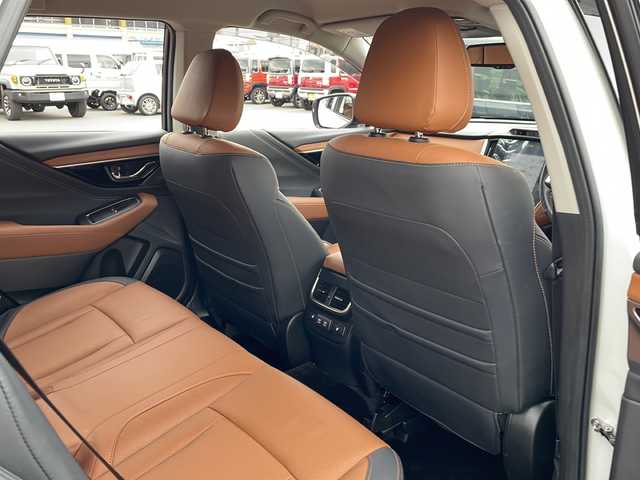 スバル アウトバック リミテッドEX 道北・旭川 2021(令3)年 3.8万km クリスタルホワイトP /4WD//ワンオーナー//禁煙車//12.3インチフル液晶メーター純正ナビ//USB/Applecarplay/BT//フロント/サイド/バックカメラ//アイサイト//プリクラッシュブレーキ//レーンキープ//誤発信抑制//コーナーセンサー//ドライバーモニタリングシステム//アイドリングストップ//パドルシフト//革シート//運転席メモリシート//前席パワーシート//全席シートヒーター//ステアリングヒーター//パワーバックドア//ルーフレール//ドライブレコーダー//ETC//オートリトラミラー//オートライト//LEDヘッドライト//フォグライト//リアフォグ//フロントデアイサー//純正フロアマット