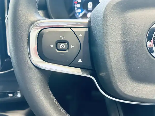 ボルボ ボルボ ＸＣ４０ B4 モメンタム 大阪府 2021(令3)年 2.2万km デニムブルーメタリック ワンオーナー/ACC/純正ナビ/TV/360度カメラ/applecarplay/純正18インチAW/LEDヘッドライト/電動リアゲート/BLIS/ルーフレール/パワーシート/Dシートメモリ/シートヒーター/ステアリングヒーター/ETC/ドラレコ