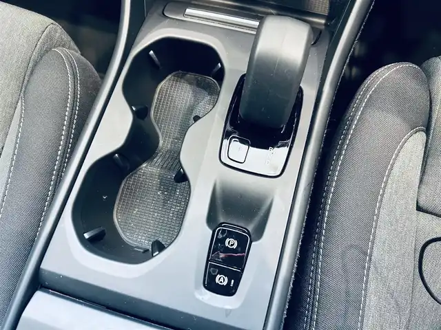 ボルボ ボルボ ＸＣ４０ B4 モメンタム 大阪府 2021(令3)年 2.2万km デニムブルーメタリック ワンオーナー/ACC/純正ナビ/TV/360度カメラ/applecarplay/純正18インチAW/LEDヘッドライト/電動リアゲート/BLIS/ルーフレール/パワーシート/Dシートメモリ/シートヒーター/ステアリングヒーター/ETC/ドラレコ