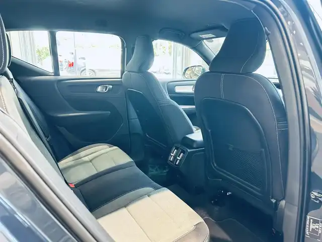 ボルボ ボルボ ＸＣ４０ B4 モメンタム 大阪府 2021(令3)年 2.2万km デニムブルーメタリック ワンオーナー/ACC/純正ナビ/TV/360度カメラ/applecarplay/純正18インチAW/LEDヘッドライト/電動リアゲート/BLIS/ルーフレール/パワーシート/Dシートメモリ/シートヒーター/ステアリングヒーター/ETC/ドラレコ