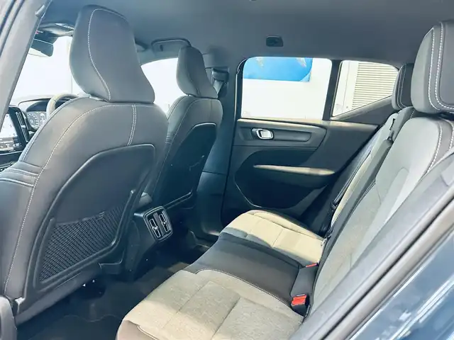 ボルボ ボルボ ＸＣ４０ B4 モメンタム 大阪府 2021(令3)年 2.2万km デニムブルーメタリック ワンオーナー/ACC/純正ナビ/TV/360度カメラ/applecarplay/純正18インチAW/LEDヘッドライト/電動リアゲート/BLIS/ルーフレール/パワーシート/Dシートメモリ/シートヒーター/ステアリングヒーター/ETC/ドラレコ