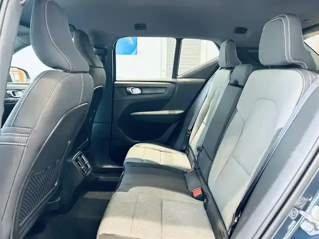 ボルボ ボルボ ＸＣ４０ B4 モメンタム 大阪府 2021(令3)年 2.2万km デニムブルーメタリック ワンオーナー/ACC/純正ナビ/TV/360度カメラ/applecarplay/純正18インチAW/LEDヘッドライト/電動リアゲート/BLIS/ルーフレール/パワーシート/Dシートメモリ/シートヒーター/ステアリングヒーター/ETC/ドラレコ