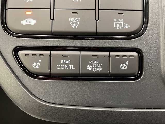 ホンダ ステップワゴン スパーダ eHEV 長野県 2025(令7)年 0.1千km クリスタルブラックパール 届出済未使用車/純正メモリナビ&フルセグTV&CD&DVD&USB&BT/ホンダセンシング/アダプティブクルーズコントロール/レーンキープアシスト/衝突軽減ブレーキ/ブラインドスポットインフォメーション/クリアランスソナー/標識認識表示/両側パワースライドドア/パワーバックドア/ハーフレザーシート/前席シートヒーター/ステアリングスイッチ/パドルシフト/2列目オットマン/2列目サンシェード/バックカメラ/LEDヘッドライト/オートライト/フロントフォグランプ/電動格納ミラー/ウィンカーミラー/電動ホールド/ブレーキホールド/純正16インチAW装着/プッシュスタート/スマートキー/スペアキー1本/取扱説明書/新車保証書