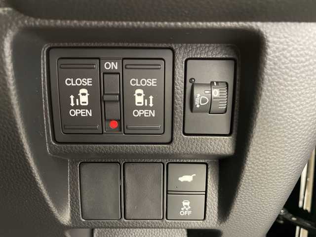 ホンダ ステップワゴン スパーダ eHEV 長野県 2025(令7)年 0.1千km クリスタルブラックパール 届出済未使用車/純正メモリナビ&フルセグTV&CD&DVD&USB&BT/ホンダセンシング/アダプティブクルーズコントロール/レーンキープアシスト/衝突軽減ブレーキ/ブラインドスポットインフォメーション/クリアランスソナー/標識認識表示/両側パワースライドドア/パワーバックドア/ハーフレザーシート/前席シートヒーター/ステアリングスイッチ/パドルシフト/2列目オットマン/2列目サンシェード/バックカメラ/LEDヘッドライト/オートライト/フロントフォグランプ/電動格納ミラー/ウィンカーミラー/電動ホールド/ブレーキホールド/純正16インチAW装着/プッシュスタート/スマートキー/スペアキー1本/取扱説明書/新車保証書