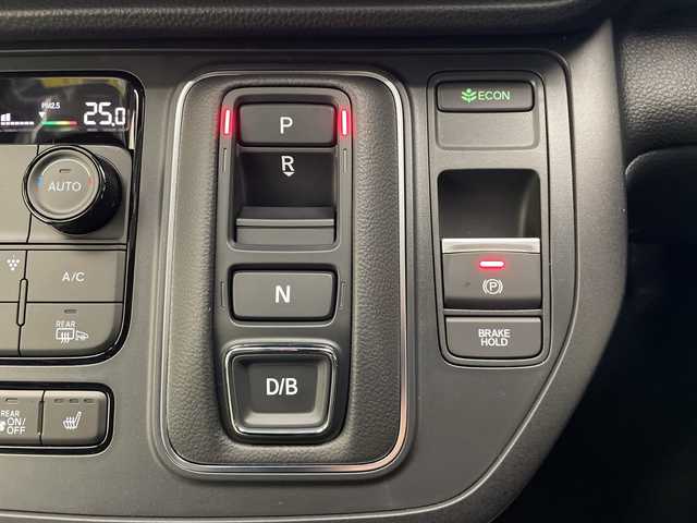 ホンダ ステップワゴン スパーダ eHEV 長野県 2025(令7)年 0.1千km クリスタルブラックパール 届出済未使用車/純正メモリナビ&フルセグTV&CD&DVD&USB&BT/ホンダセンシング/アダプティブクルーズコントロール/レーンキープアシスト/衝突軽減ブレーキ/ブラインドスポットインフォメーション/クリアランスソナー/標識認識表示/両側パワースライドドア/パワーバックドア/ハーフレザーシート/前席シートヒーター/ステアリングスイッチ/パドルシフト/2列目オットマン/2列目サンシェード/バックカメラ/LEDヘッドライト/オートライト/フロントフォグランプ/電動格納ミラー/ウィンカーミラー/電動ホールド/ブレーキホールド/純正16インチAW装着/プッシュスタート/スマートキー/スペアキー1本/取扱説明書/新車保証書