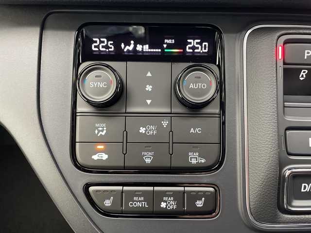 ホンダ ステップワゴン スパーダ eHEV 長野県 2025(令7)年 0.1千km クリスタルブラックパール 届出済未使用車/純正メモリナビ&フルセグTV&CD&DVD&USB&BT/ホンダセンシング/アダプティブクルーズコントロール/レーンキープアシスト/衝突軽減ブレーキ/ブラインドスポットインフォメーション/クリアランスソナー/標識認識表示/両側パワースライドドア/パワーバックドア/ハーフレザーシート/前席シートヒーター/ステアリングスイッチ/パドルシフト/2列目オットマン/2列目サンシェード/バックカメラ/LEDヘッドライト/オートライト/フロントフォグランプ/電動格納ミラー/ウィンカーミラー/電動ホールド/ブレーキホールド/純正16インチAW装着/プッシュスタート/スマートキー/スペアキー1本/取扱説明書/新車保証書