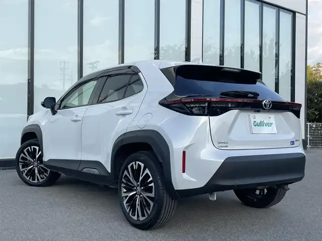 トヨタ ヤリスクロス ハイブリッド Z 大阪府 2024(令6)年 2.3万km プラチナホワイトパールマイカ 純正ナビ/・BT/USB/HDMI//・フルセグTV/Mira Cast/パノラミックビューモニター/シートヒーター/ステアリングヒーター/D席パワーシート/パワーバックドア/前後ドライブレコーダー/クルーズコントロール/衝突軽減システム/前後コーナーセンサー/ビルトインETC/BSM/LEDヘッドライト/純正18AW/フロアマット/スペアキー/取説