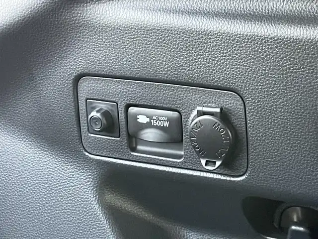 トヨタ ヤリスクロス ハイブリッド Z 大阪府 2024(令6)年 2.3万km プラチナホワイトパールマイカ 純正ナビ/・BT/USB/HDMI//・フルセグTV/Mira Cast/パノラミックビューモニター/シートヒーター/ステアリングヒーター/D席パワーシート/パワーバックドア/前後ドライブレコーダー/クルーズコントロール/衝突軽減システム/前後コーナーセンサー/ビルトインETC/BSM/LEDヘッドライト/純正18AW/フロアマット/スペアキー/取説