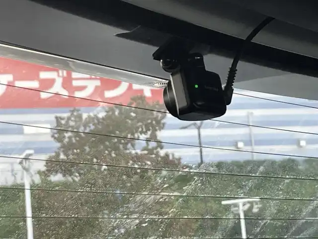 トヨタ ヤリスクロス ハイブリッド Z 大阪府 2024(令6)年 2.3万km プラチナホワイトパールマイカ 純正ナビ/・BT/USB/HDMI//・フルセグTV/Mira Cast/パノラミックビューモニター/シートヒーター/ステアリングヒーター/D席パワーシート/パワーバックドア/前後ドライブレコーダー/クルーズコントロール/衝突軽減システム/前後コーナーセンサー/ビルトインETC/BSM/LEDヘッドライト/純正18AW/フロアマット/スペアキー/取説