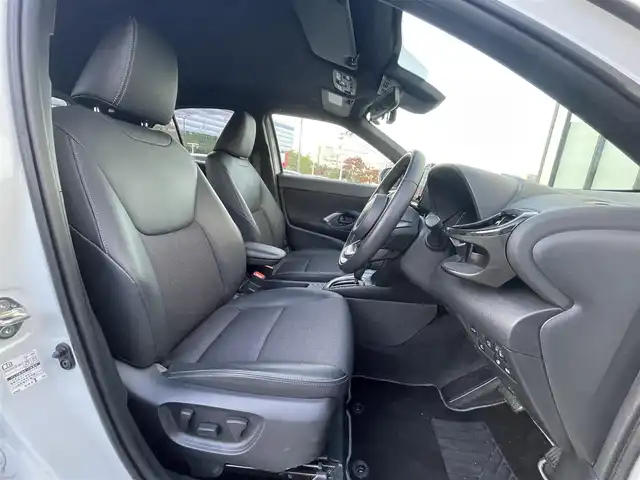 トヨタ ヤリスクロス ハイブリッド Z 大阪府 2024(令6)年 2.3万km プラチナホワイトパールマイカ 純正ナビ/・BT/USB/HDMI//・フルセグTV/Mira Cast/パノラミックビューモニター/シートヒーター/ステアリングヒーター/D席パワーシート/パワーバックドア/前後ドライブレコーダー/クルーズコントロール/衝突軽減システム/前後コーナーセンサー/ビルトインETC/BSM/LEDヘッドライト/純正18AW/フロアマット/スペアキー/取説