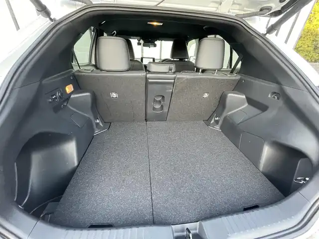 トヨタ ヤリスクロス ハイブリッド Z 大阪府 2024(令6)年 2.3万km プラチナホワイトパールマイカ 純正ナビ/・BT/USB/HDMI//・フルセグTV/Mira Cast/パノラミックビューモニター/シートヒーター/ステアリングヒーター/D席パワーシート/パワーバックドア/前後ドライブレコーダー/クルーズコントロール/衝突軽減システム/前後コーナーセンサー/ビルトインETC/BSM/LEDヘッドライト/純正18AW/フロアマット/スペアキー/取説