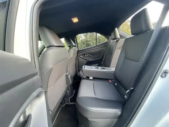 トヨタ ヤリスクロス ハイブリッド Z 大阪府 2024(令6)年 2.3万km プラチナホワイトパールマイカ 純正ナビ/・BT/USB/HDMI//・フルセグTV/Mira Cast/パノラミックビューモニター/シートヒーター/ステアリングヒーター/D席パワーシート/パワーバックドア/前後ドライブレコーダー/クルーズコントロール/衝突軽減システム/前後コーナーセンサー/ビルトインETC/BSM/LEDヘッドライト/純正18AW/フロアマット/スペアキー/取説