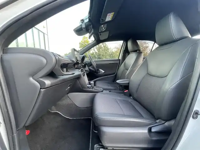 トヨタ ヤリスクロス ハイブリッド Z 大阪府 2024(令6)年 2.3万km プラチナホワイトパールマイカ 純正ナビ/・BT/USB/HDMI//・フルセグTV/Mira Cast/パノラミックビューモニター/シートヒーター/ステアリングヒーター/D席パワーシート/パワーバックドア/前後ドライブレコーダー/クルーズコントロール/衝突軽減システム/前後コーナーセンサー/ビルトインETC/BSM/LEDヘッドライト/純正18AW/フロアマット/スペアキー/取説