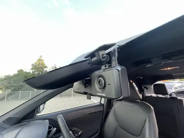 トヨタ ヤリスクロス ハイブリッド Z 大阪府 2024(令6)年 2.3万km プラチナホワイトパールマイカ 純正ナビ/・BT/USB/HDMI//・フルセグTV/Mira Cast/パノラミックビューモニター/シートヒーター/ステアリングヒーター/D席パワーシート/パワーバックドア/前後ドライブレコーダー/クルーズコントロール/衝突軽減システム/前後コーナーセンサー/ビルトインETC/BSM/LEDヘッドライト/純正18AW/フロアマット/スペアキー/取説